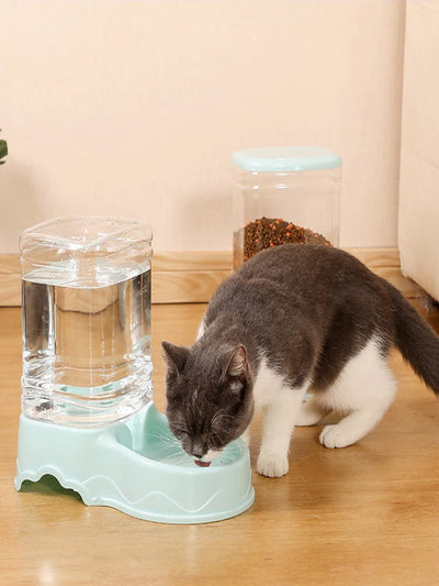 Large capacity dog bowl